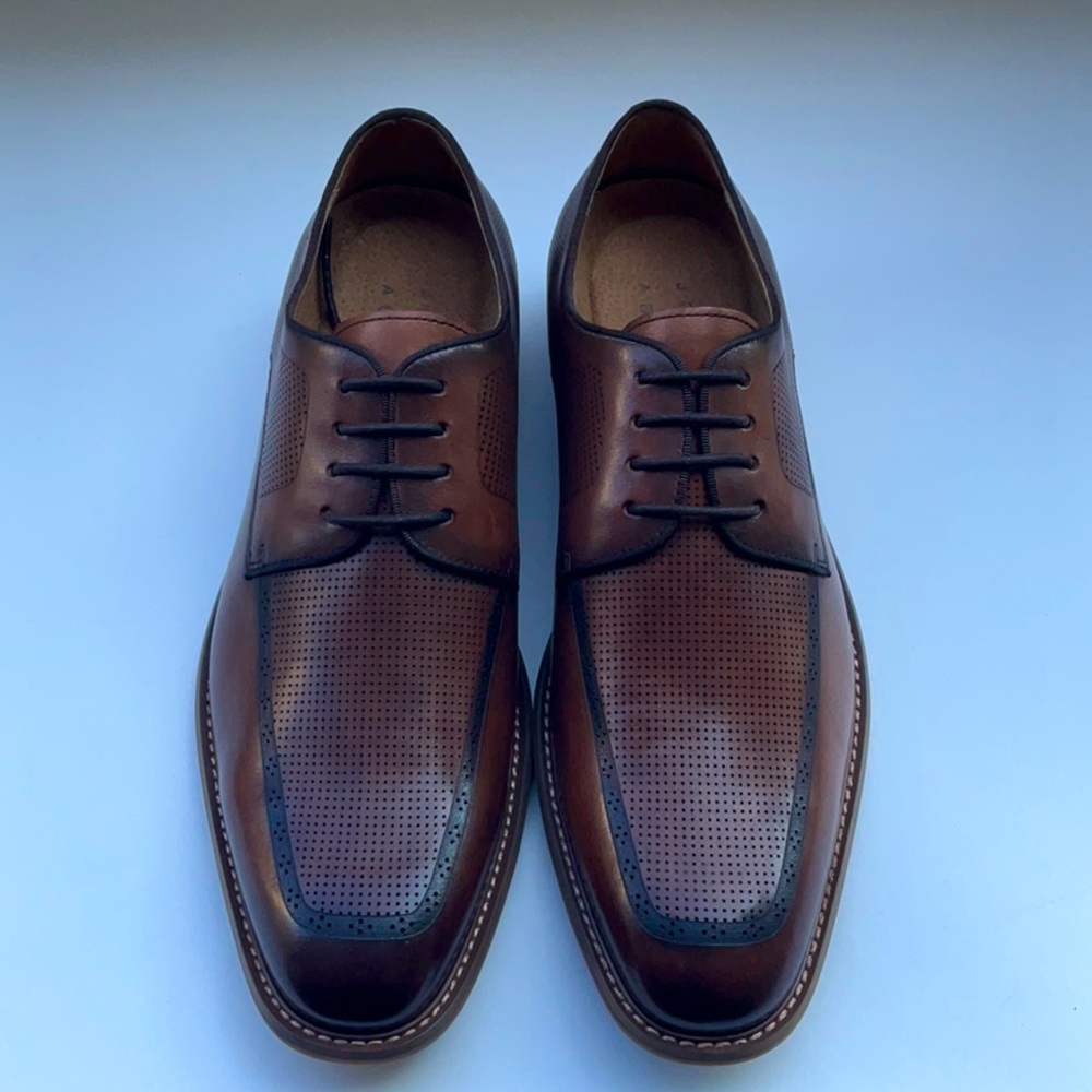 New In Box - Men's Joseph Abboud BROWN with cool design Size 9